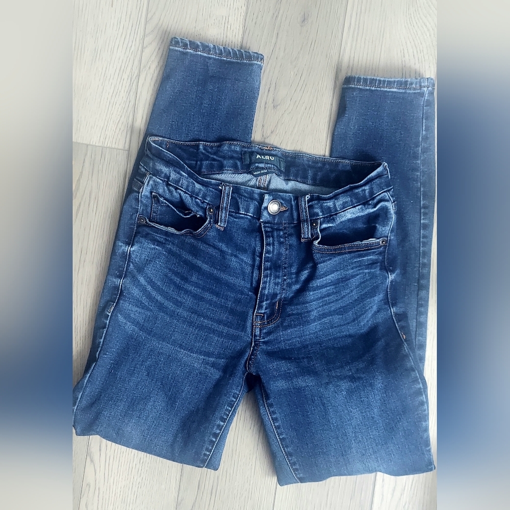 AERO sz 6 26 x 28 Wmns jeans.